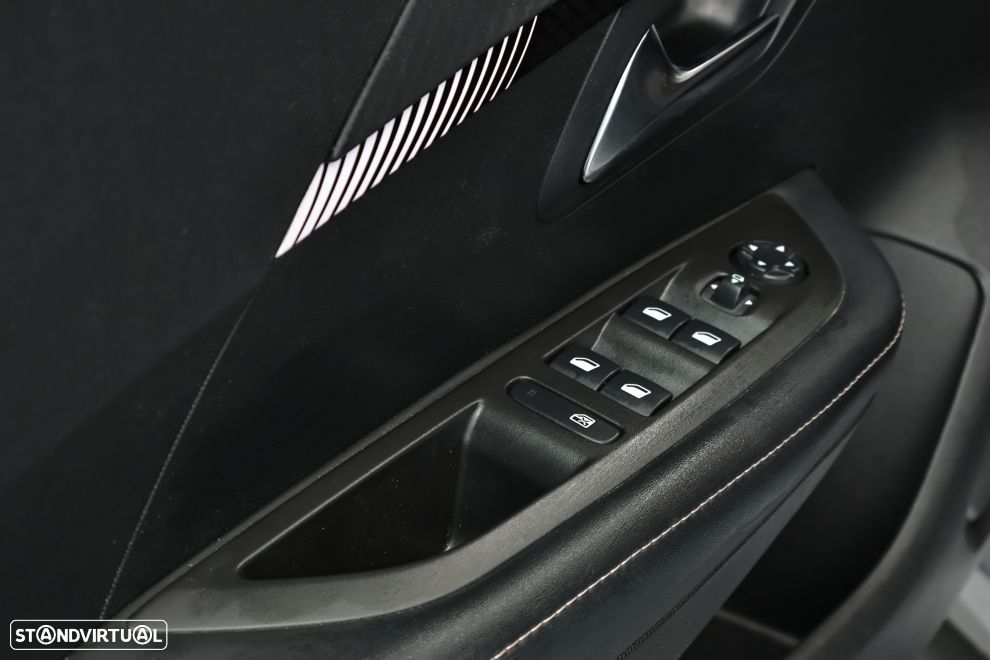 Peugeot 208 1.2 PureTech Allure - 24