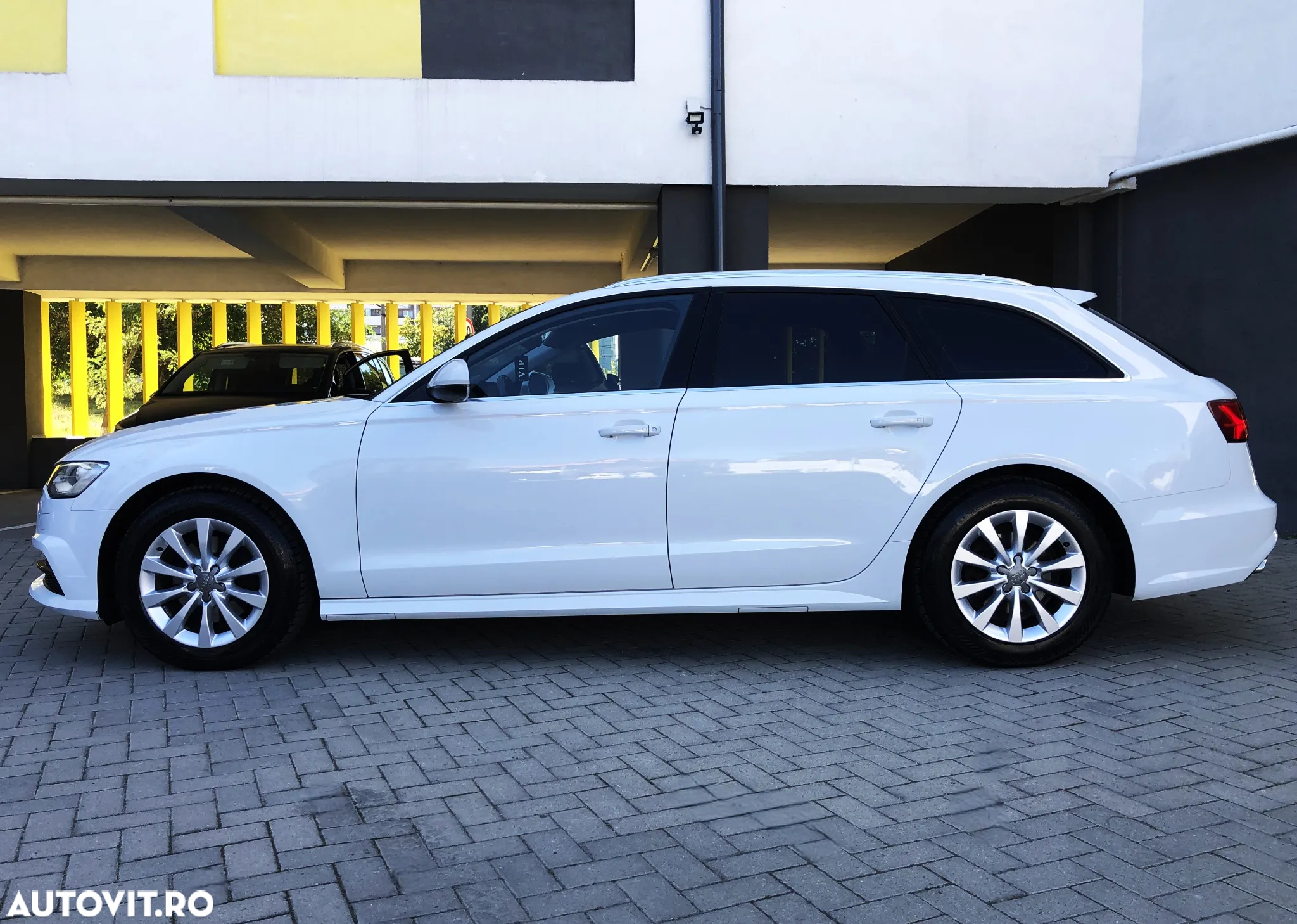 Audi A6 Avant 2.0 TDI Ultra S tronic - 30