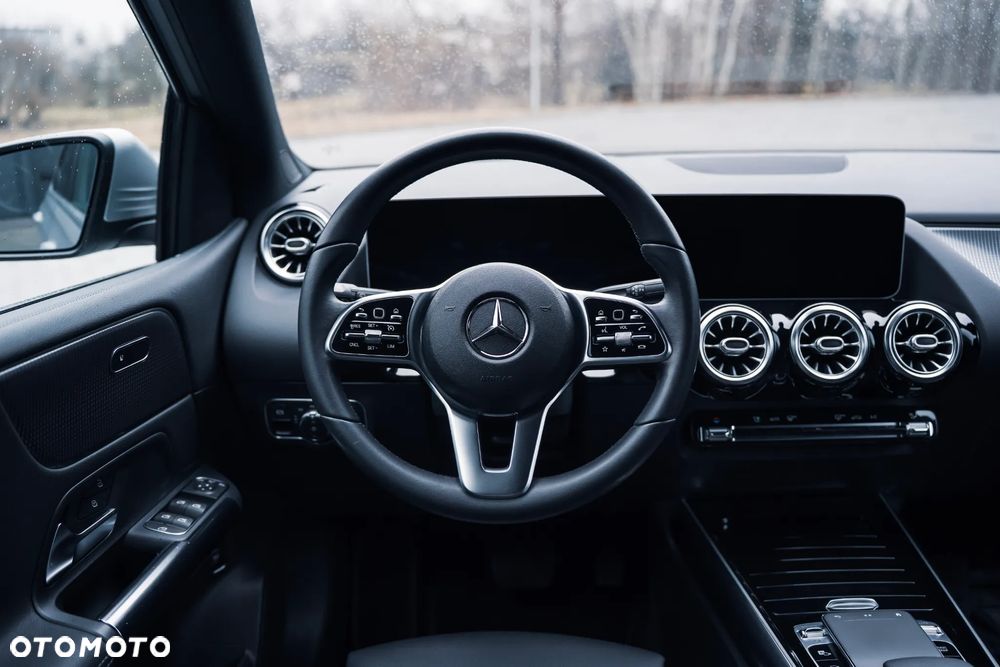 Mercedes-Benz Klasa B 220 4-Matic 7G-DCT - 37