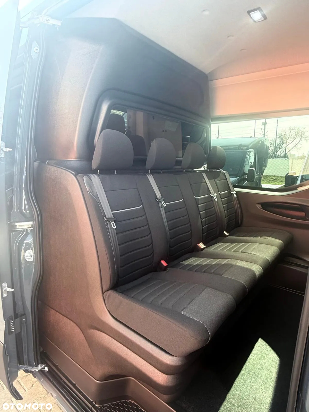 Iveco DAILY -AUTOMAT 7 OSOBOWE MAX DŁUGIE - ZABUDOWA W CENIE - 21