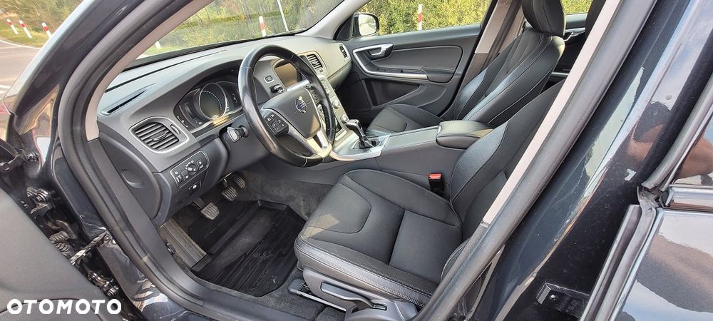 Volvo V60 Cross Country - 8
