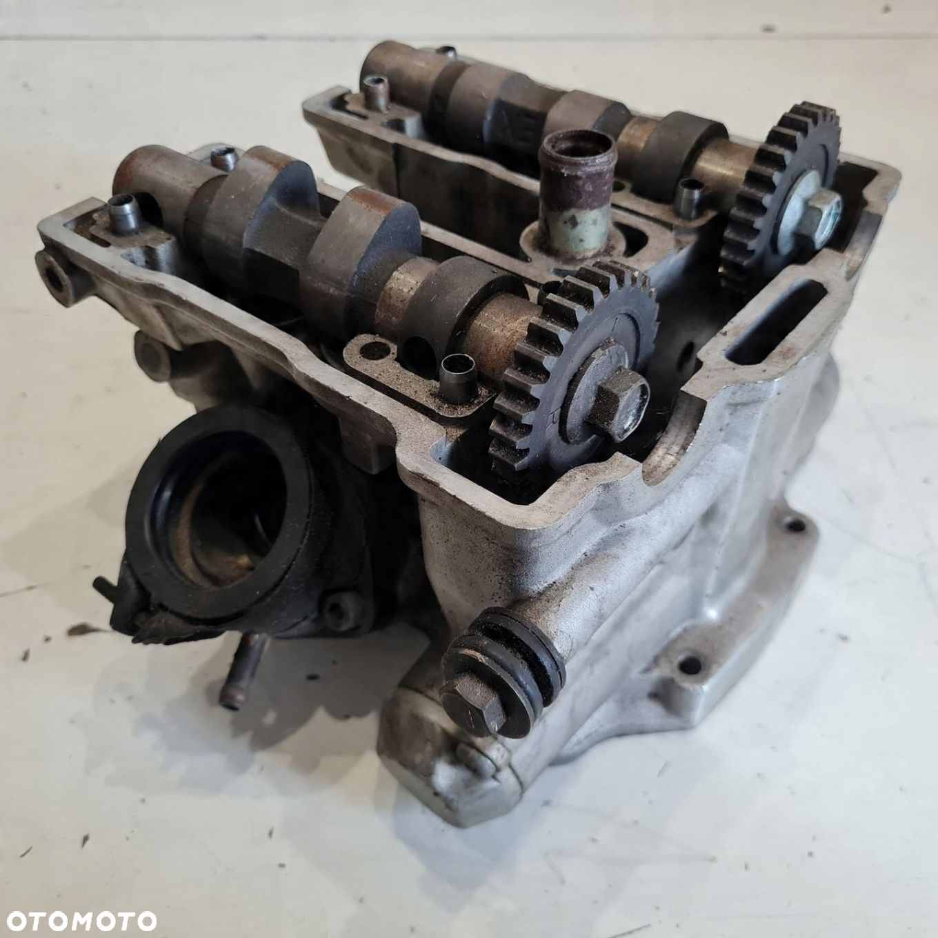 YAMAHA XZ 550 GŁOWICA WAŁKI ZAWORY KPL - 2