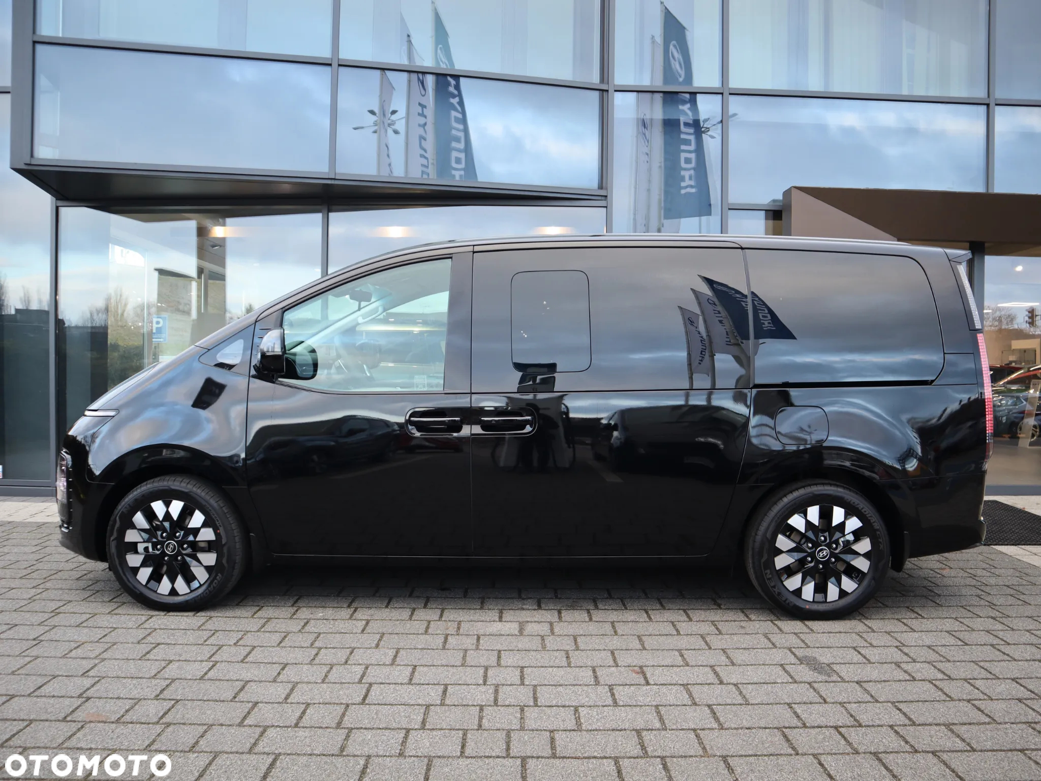 Hyundai Staria - 12