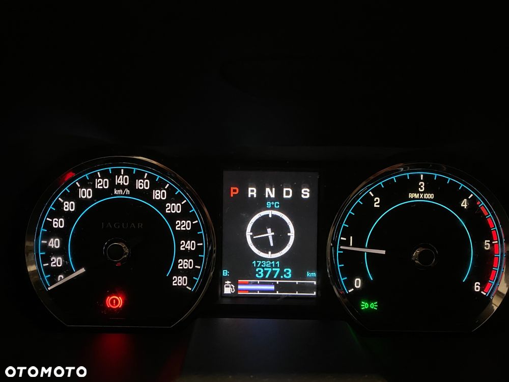 Jaguar XF - 16