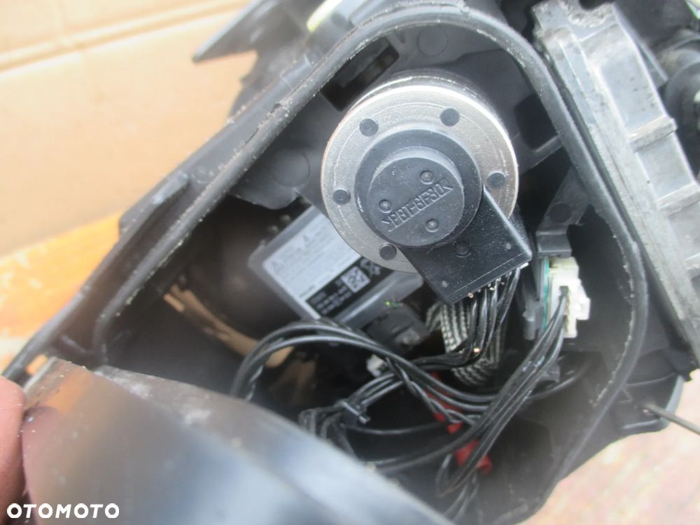lampa prawa  VW Passat B6 BI-Xenon Valeo Europa - 6