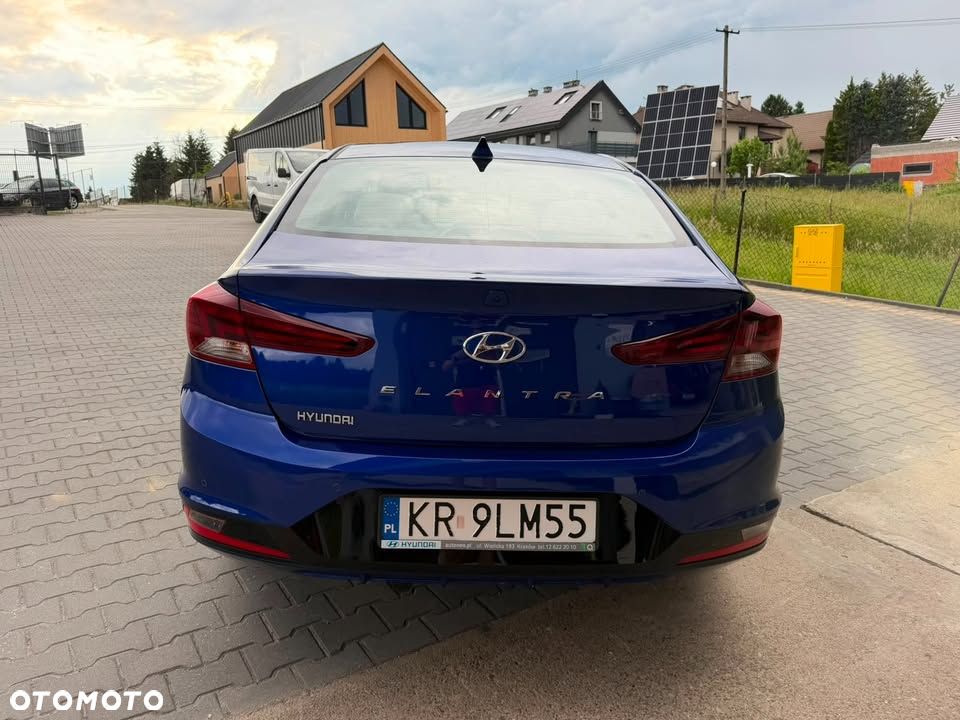 Hyundai Elantra 1.6 Comfort - 15