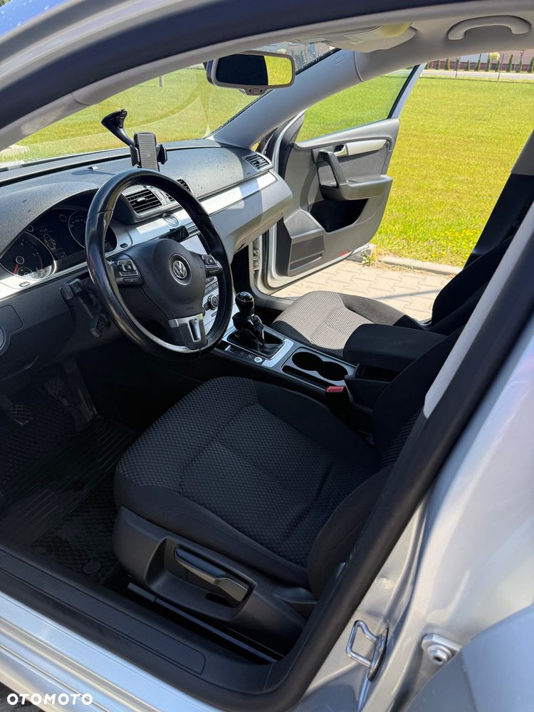 Volkswagen Passat 1.6 TDI Comfortline - 34