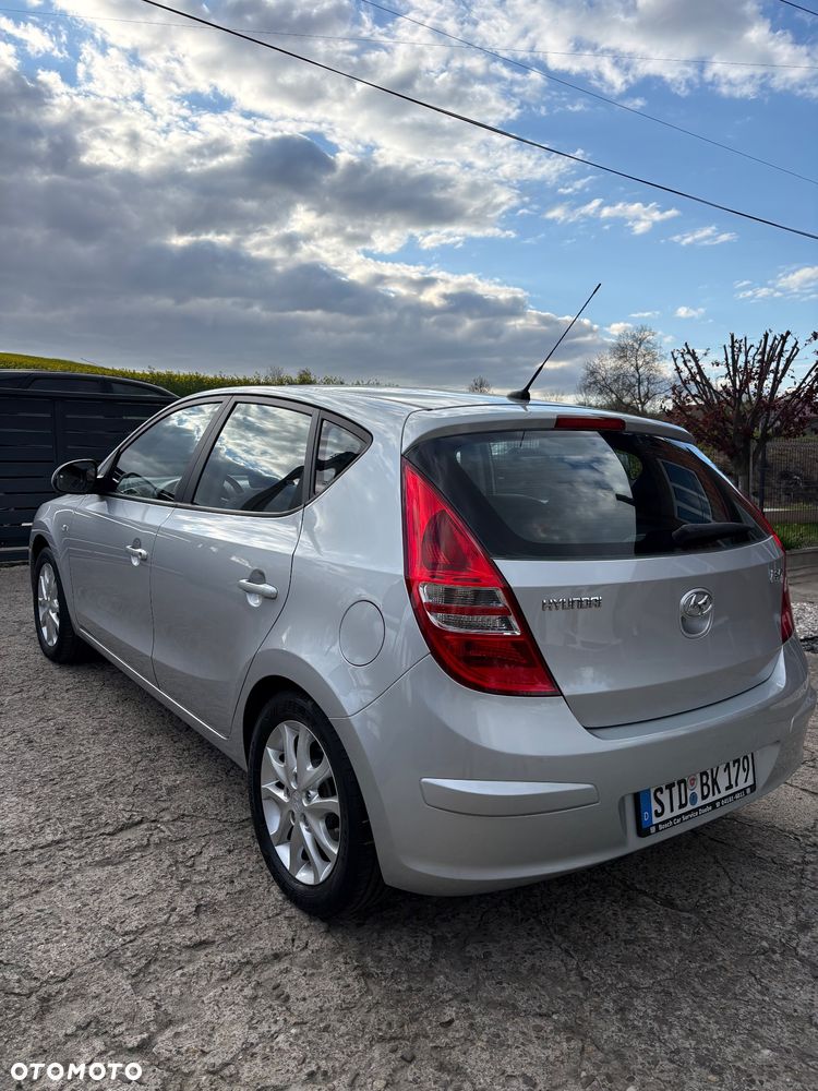 Hyundai i30 1.6 Classic + - 17