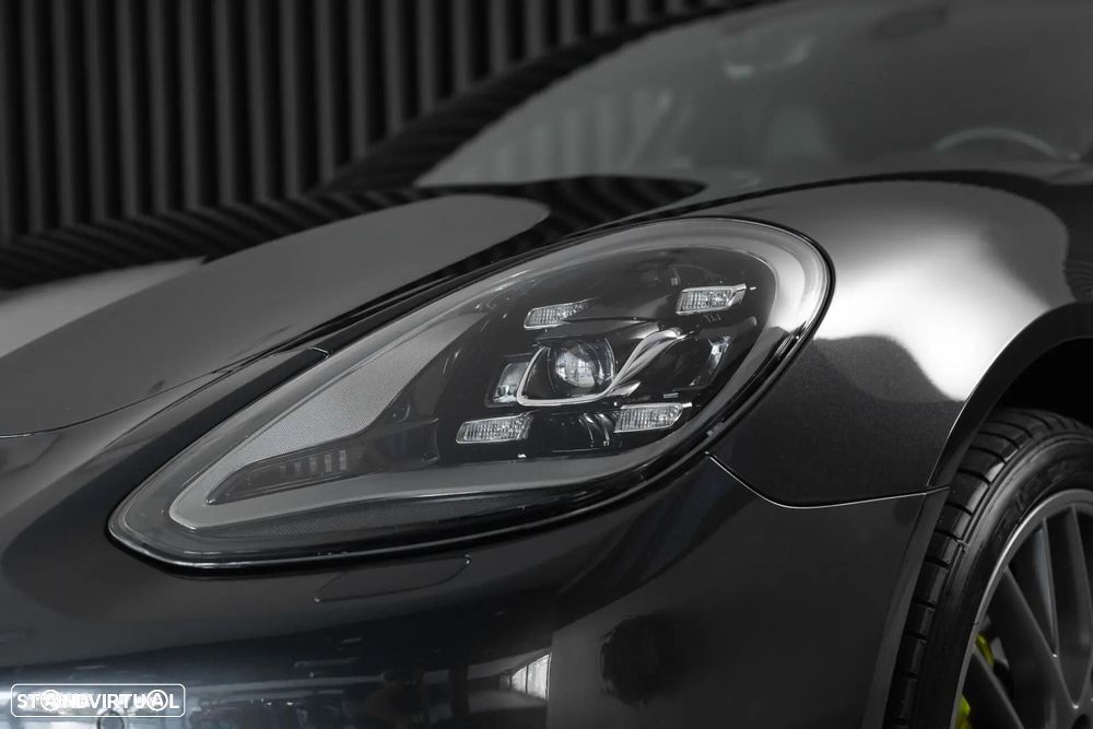 Porsche Panamera Sport Turismo 4 E-Hybrid - 11