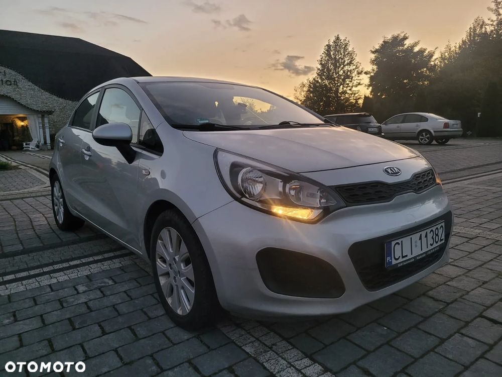 Kia Rio 1.2 Fifa World Cup Edition - 4