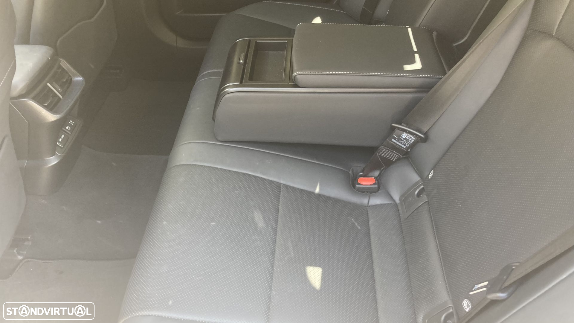 Lexus ES 300h Special Edition - 17