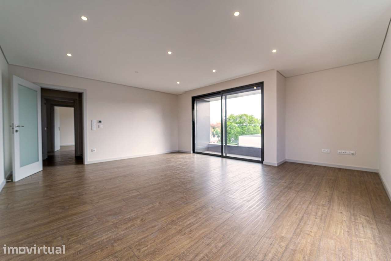 Apartamento T3 Venda em Cedofeita, Santo Ildefonso, Sé, Miragaia, São - Grande imagem: 2/12