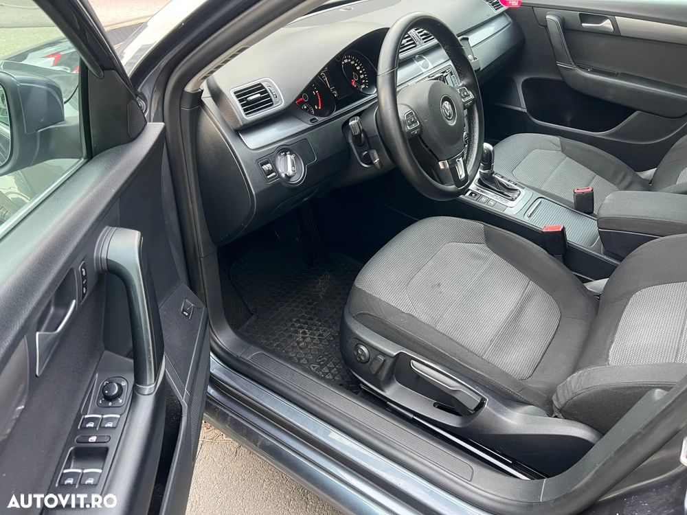 Volkswagen Passat Variant 2.0 Blue TDI DPF DSG Comfortline - 26