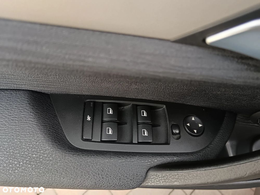 BMW X1 sDrive16d - 17
