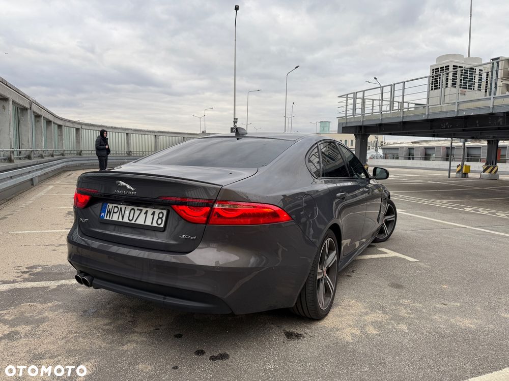 Jaguar XF 2.0 i4D R-Sport - 10