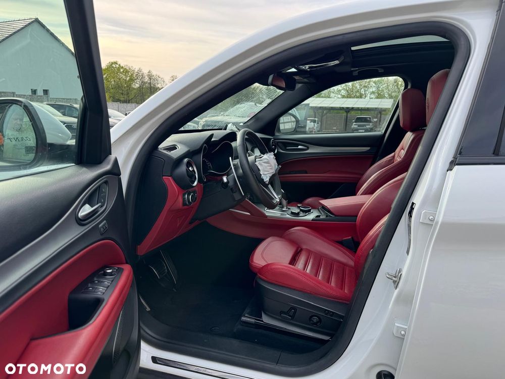 Alfa Romeo Stelvio 2.0 Turbo 16V AT8-Q4 Veloce Ti - 21