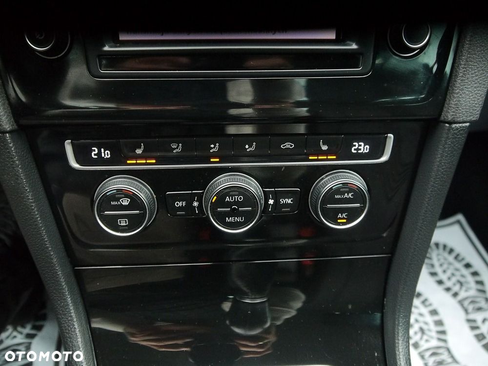 Volkswagen Golf - 29