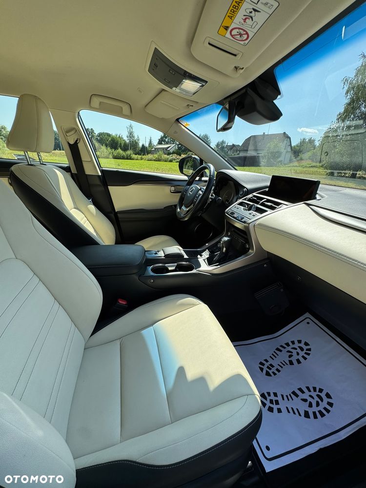Lexus NX 300h Prestige AWD - 32