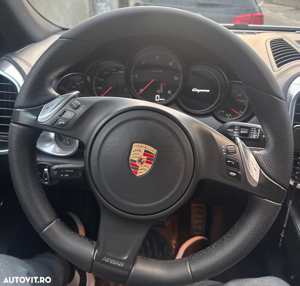 Porsche Cayenne - 25