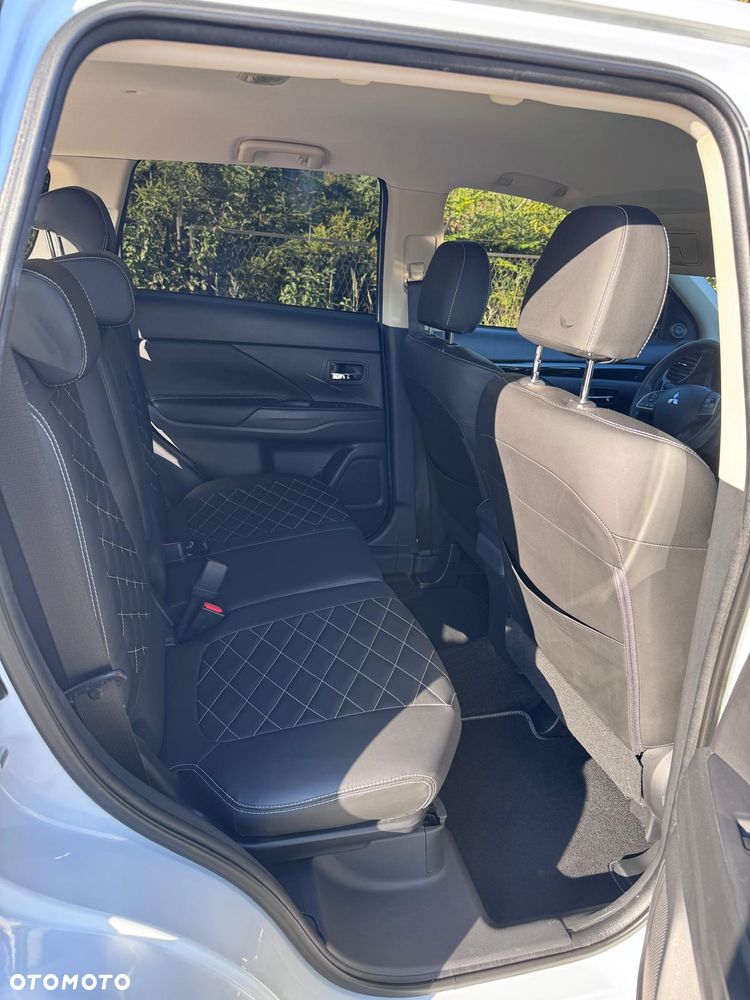 Mitsubishi Outlander - 8