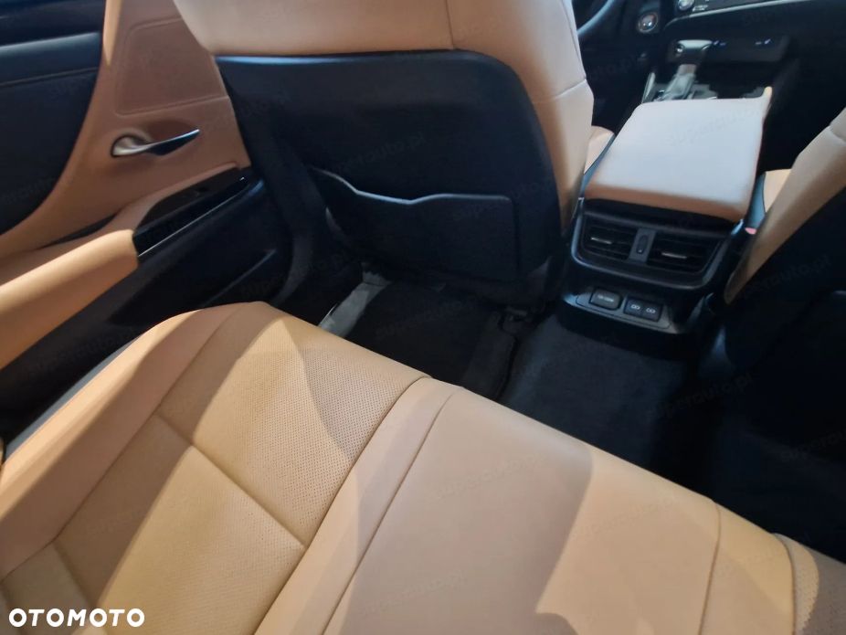 Lexus ES 300h Business Edition - 12