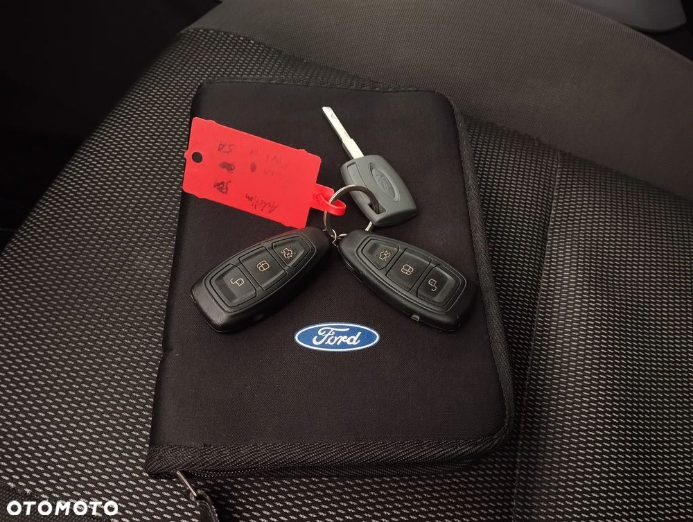 Ford Kuga 2.0 TDCi 2x4 Titanium - 35