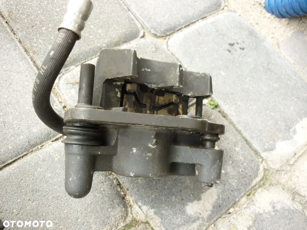 Zaciski hamulcowe Suzuki SV 650 rok 2003-2009 przednie z przewodami - 2