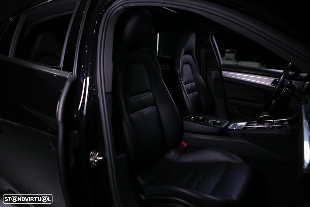 Porsche Panamera 4 S - 40