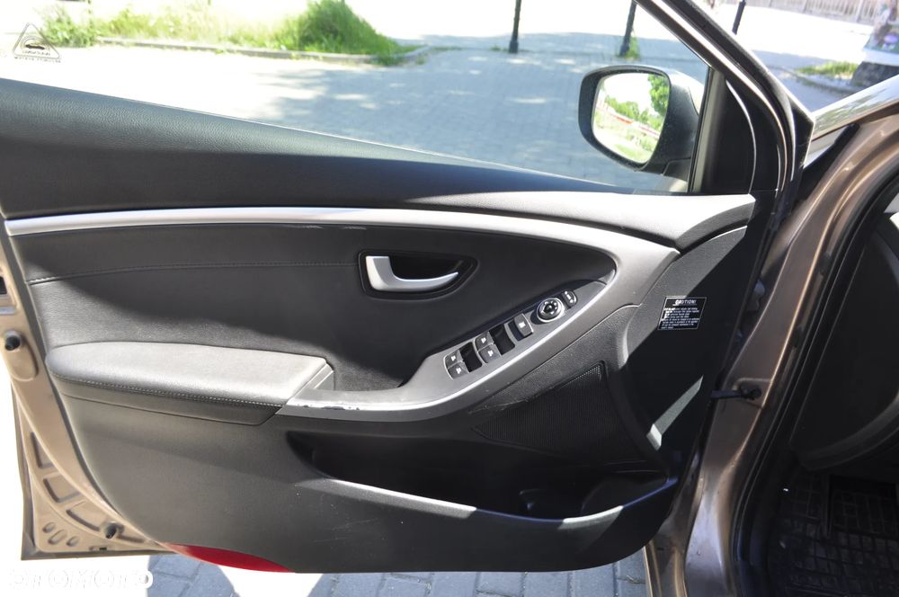 Hyundai i30 blue 1.6 CRDi YES Gold - 9
