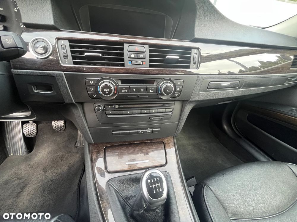 BMW Seria 3 320d xDrive DPF Touring Edition Fleet Exclusive - 38