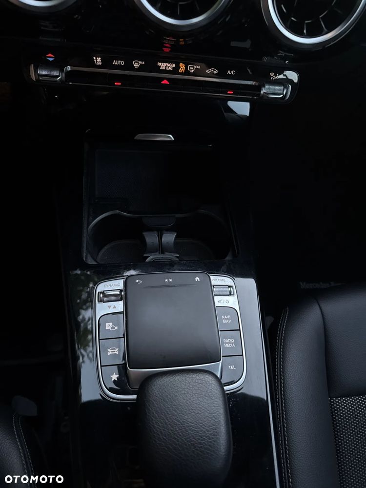 Mercedes-Benz CLA 200 7G-DCT - 25