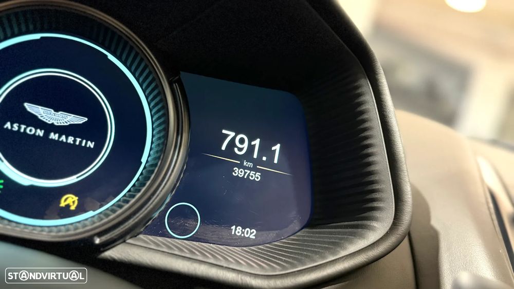 Aston Martin DB11 Volante V8 - 33