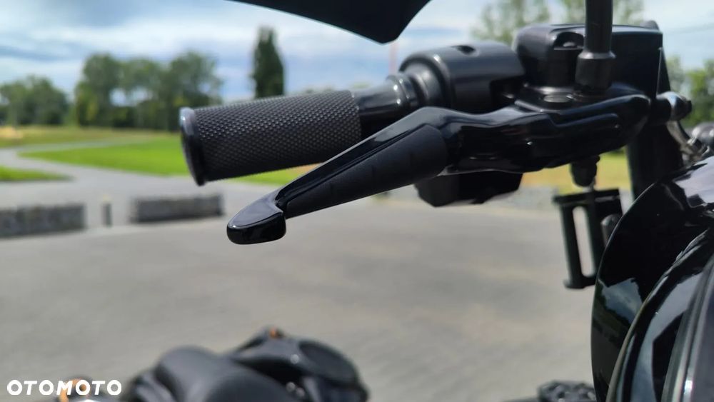 Harley-Davidson Touring Street Glide - 12