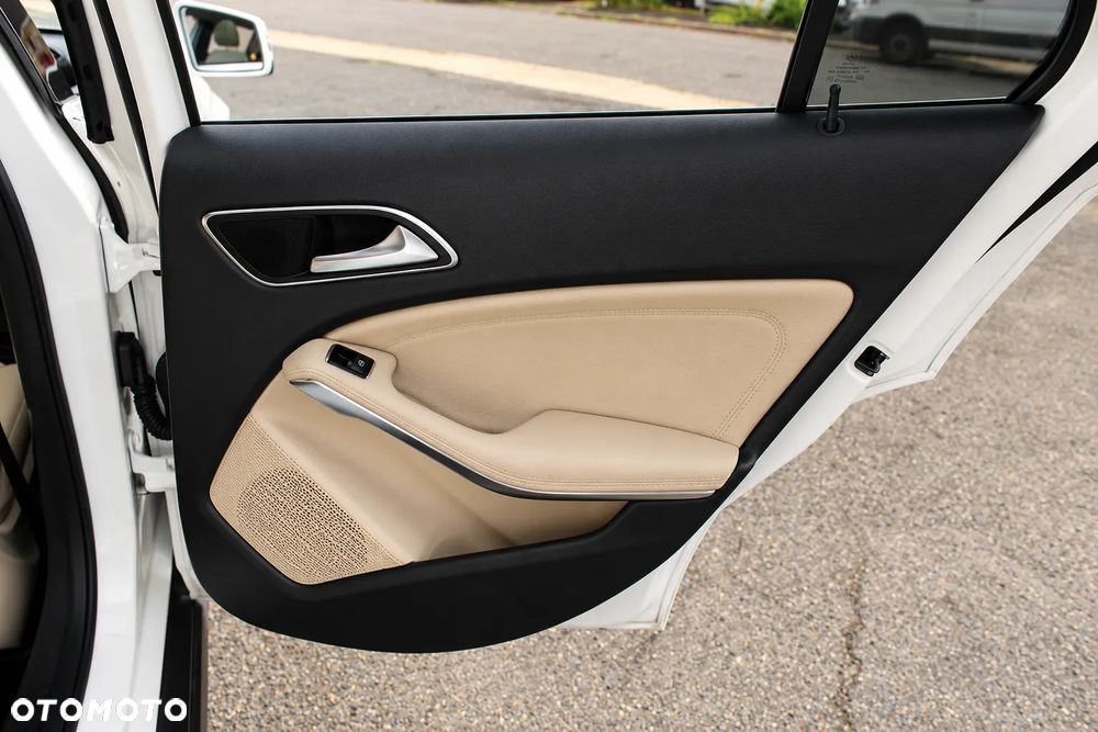 Mercedes-Benz GLA 250 4Matic 7G-DCT AMG Line - 24