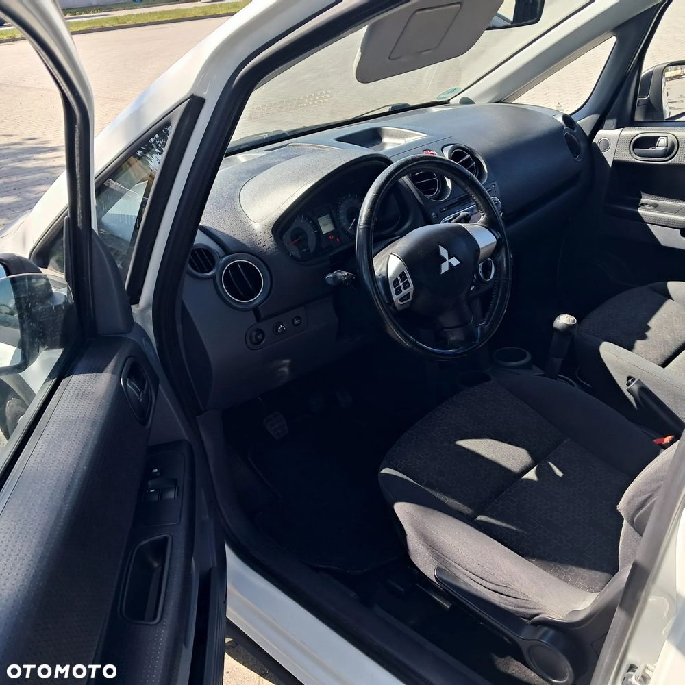Mitsubishi Colt - 13