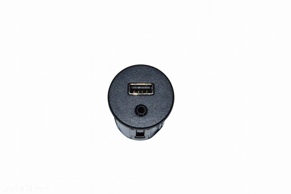 5802012270 Iveco Daily 2016 2022 gniazdo USB / AUX - 1