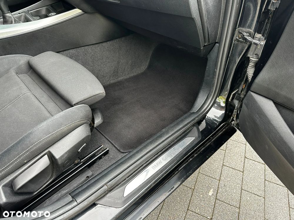 BMW Seria 1 116d EfficientDynamics Sport Line - 32