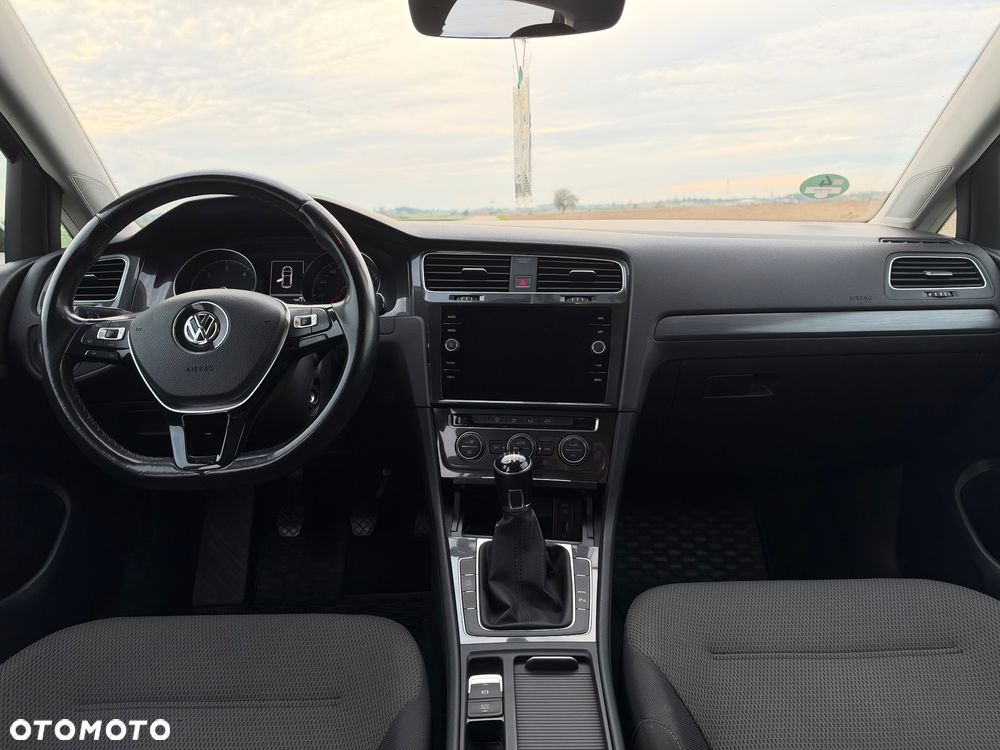 Volkswagen Golf - 22