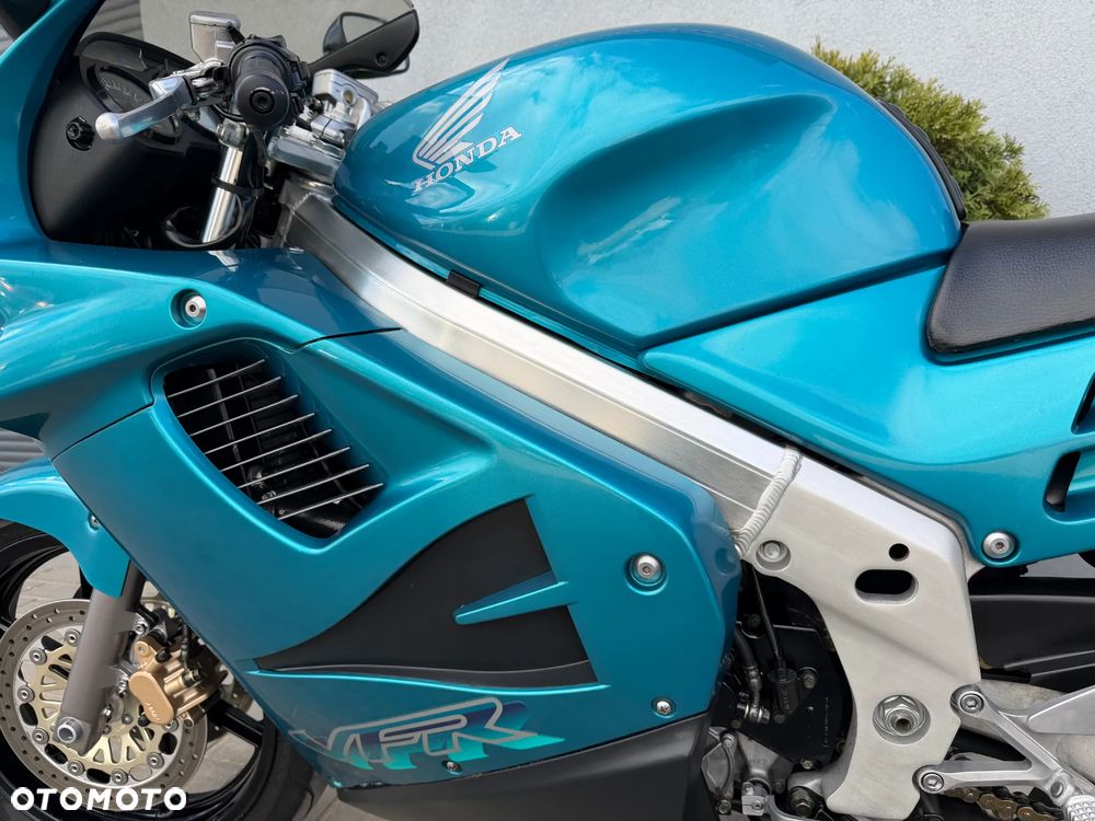 Honda VFR - 33