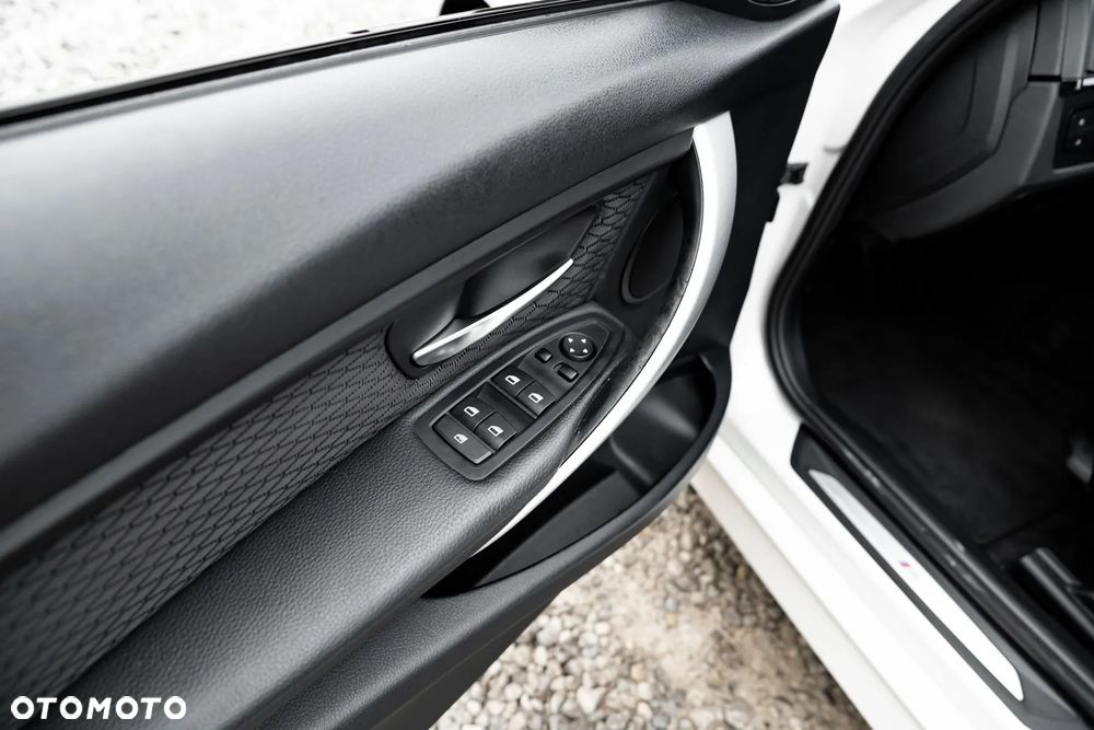 BMW Seria 3 320d Sport-Aut Blue Performance - 19