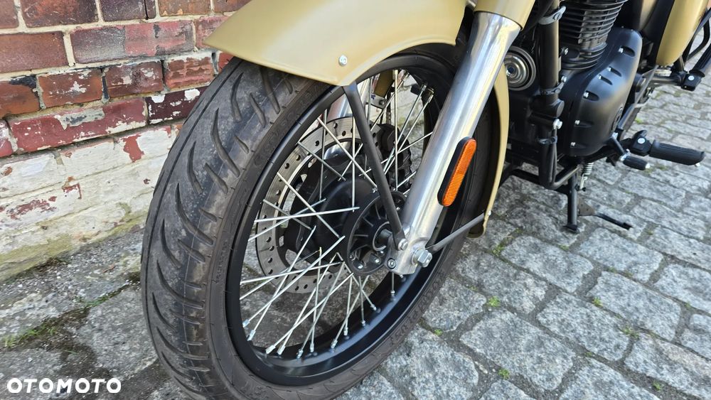 Royal Enfield Classic - 18