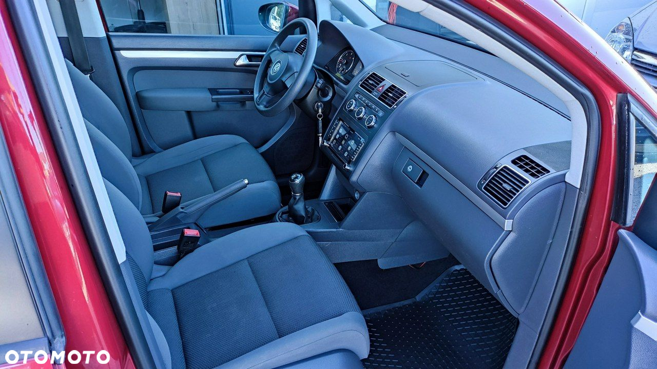 Volkswagen Touran - 28