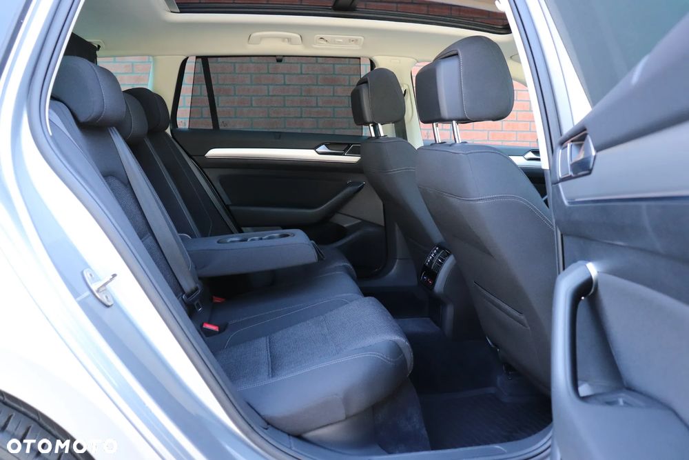 Volkswagen Passat 2.0 TDI (BlueMotion Technology) DSG Trendline - 33