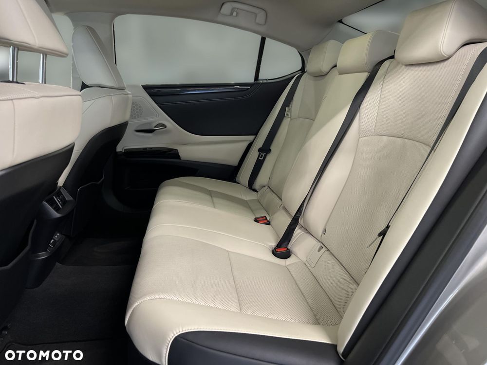 Lexus ES 300h Business Edition - 15