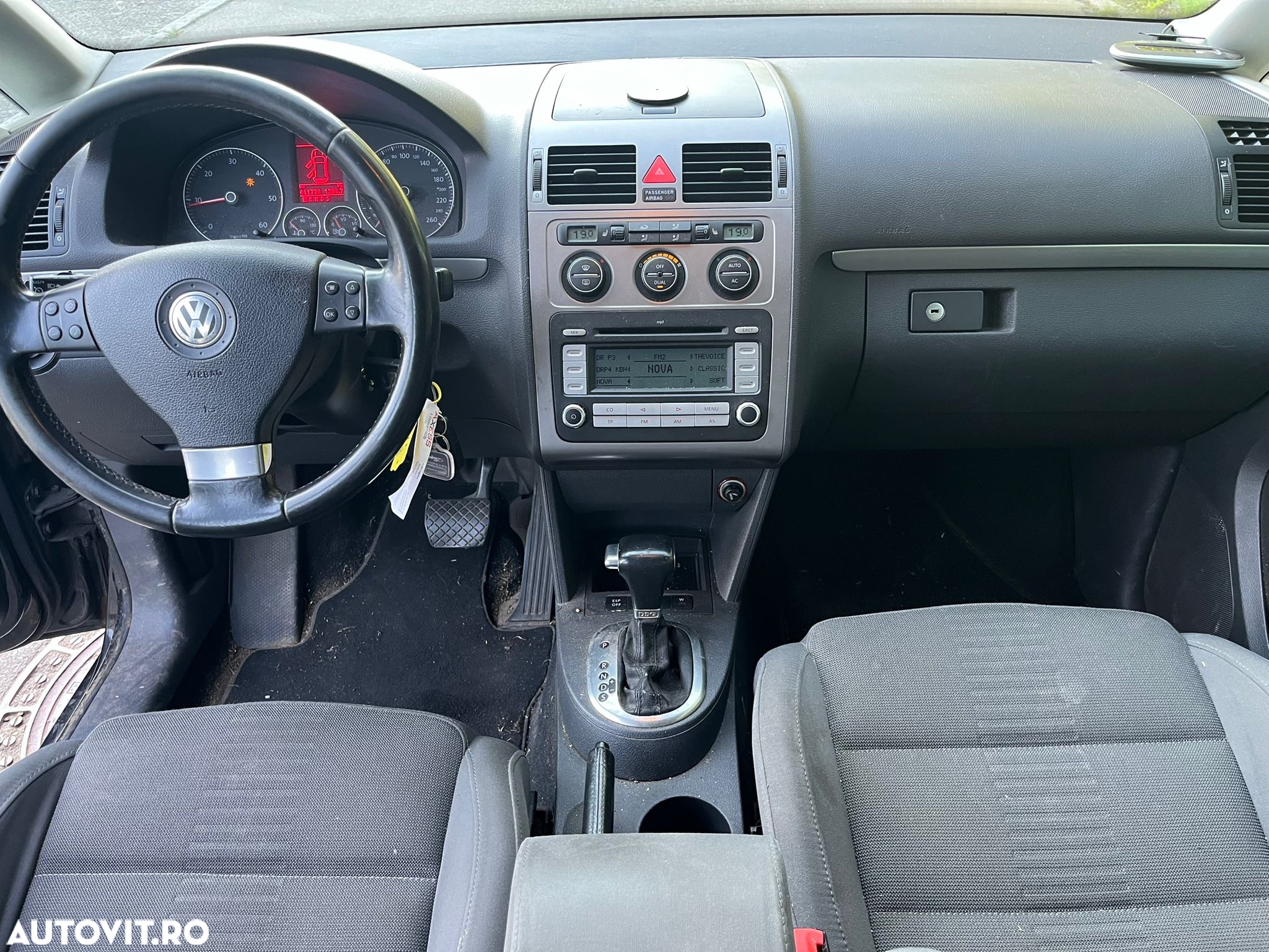 Volkswagen Touran 2.0 TDI DPF DSG Highline - 7