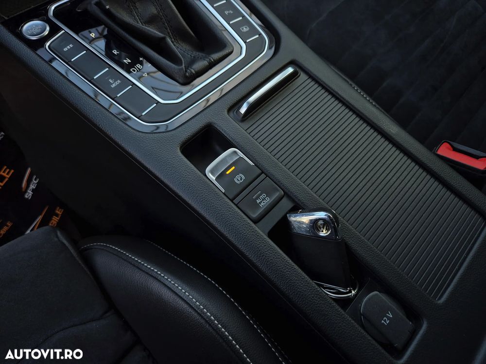 Volkswagen Passat - 32