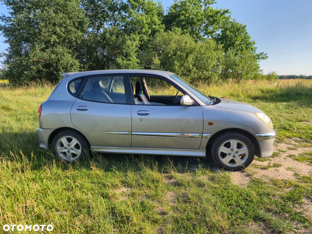 Daihatsu Sirion 1.3 Top S - 2