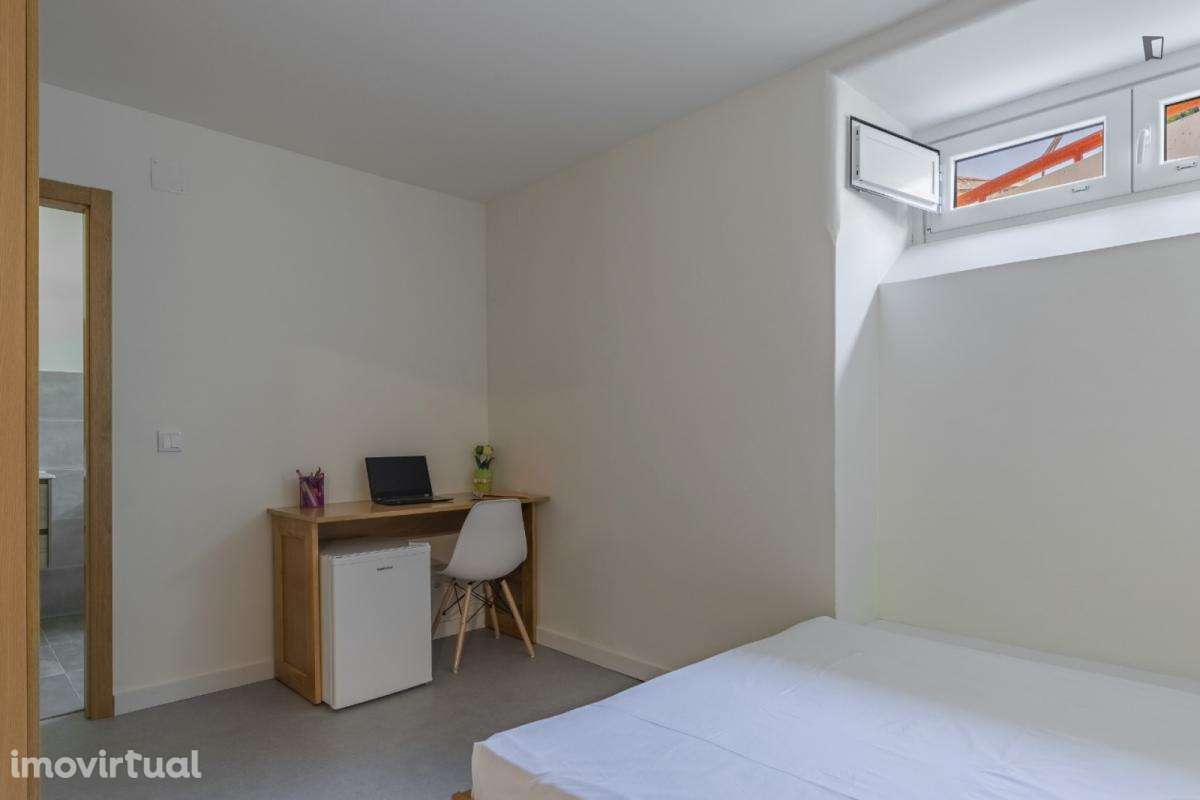 Quarto - localizado em Montes Claros Coimbra - Grande imagem: 3/3