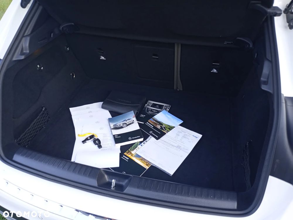 Mercedes-Benz GLA 200 UrbanStyle Edition - 23