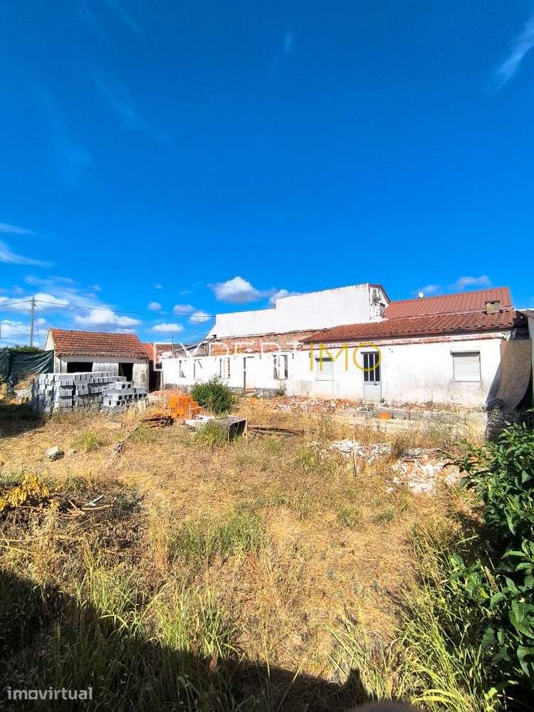 Conjunto de três moradias para renovar em Santa Clara - Grande imagem: 4/27